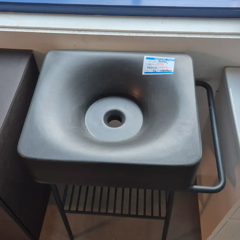 OUTLET: Scarabeo Moon 60 cm Servant med Rørstativ Matt Sort - Utstilling